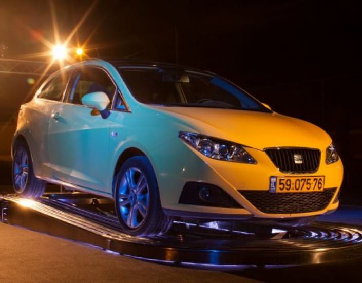 סטנד לתצוגת רכב