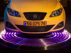 מתקן לתצוגת רכב