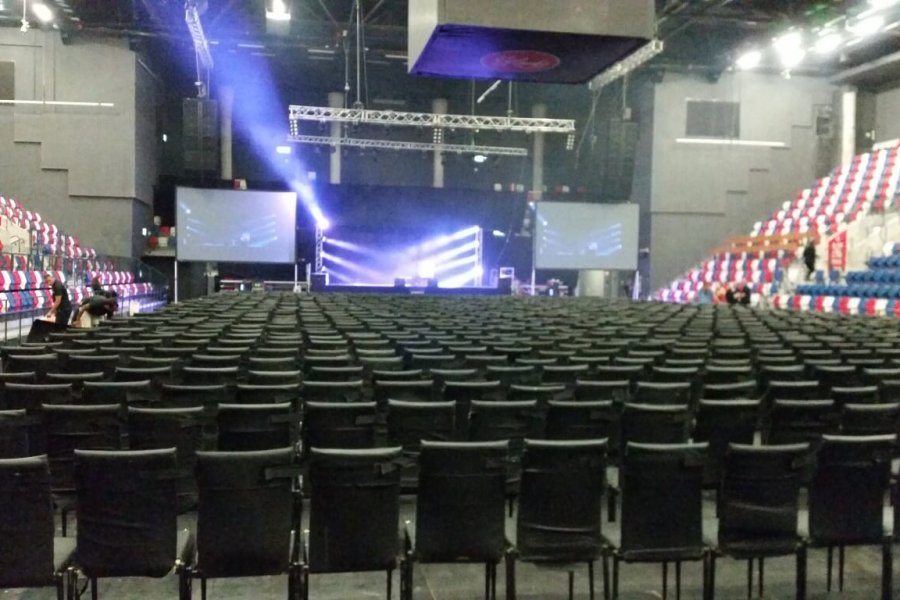 במה לסטנדאפ היכל שלמה